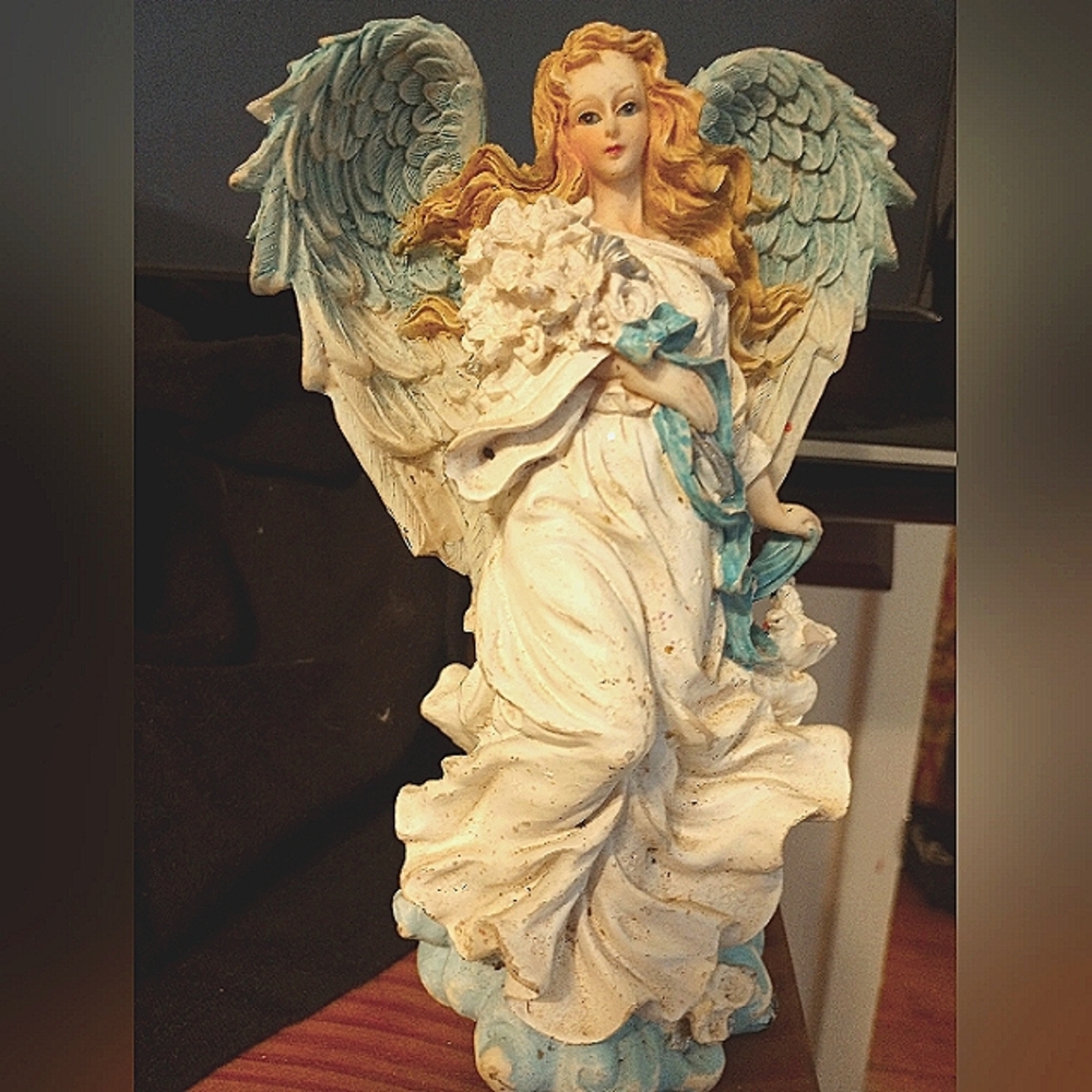Angel figurine
